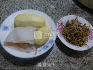 笋干菜鱿鱼炒土豆的做法步骤：1