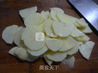 笋干菜鱿鱼炒土豆的做法步骤：2