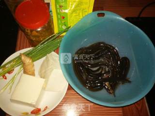 泥鳅炖豆腐的做法步骤：1