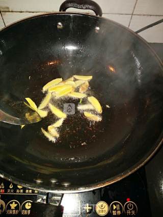 泥鳅炖豆腐的做法步骤：2