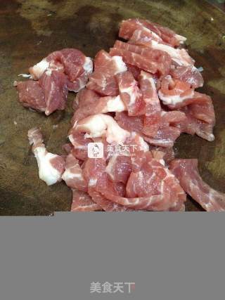 甜酱爆肉炒蒜苔的做法步骤：1