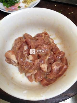 甜酱爆肉炒蒜苔的做法步骤：3
