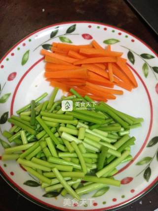 甜酱爆肉炒蒜苔的做法步骤：4