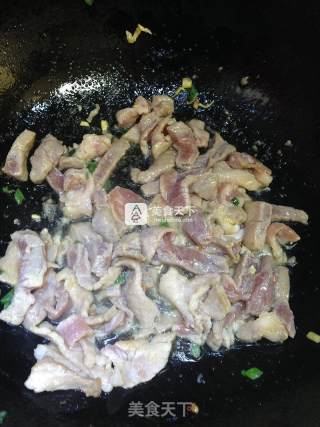 甜酱爆肉炒蒜苔的做法步骤：9
