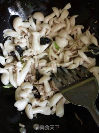 滑炒白玉菇的做法步骤：7