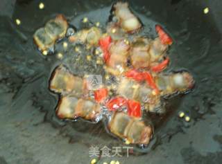 蒜苔豆皮炒腊肉的做法步骤：4