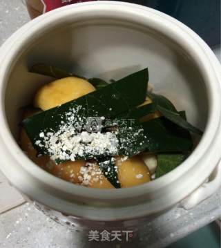 川贝枇杷炖雪梨的做法步骤：3