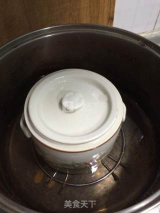 川贝枇杷炖雪梨的做法步骤：5