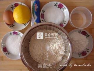 花朵苹果派的做法步骤：1