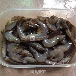 避风塘炒虾的做法步骤：2