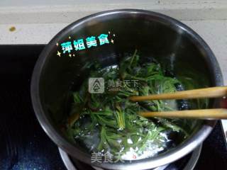 凉拌椿芽的做法步骤：2