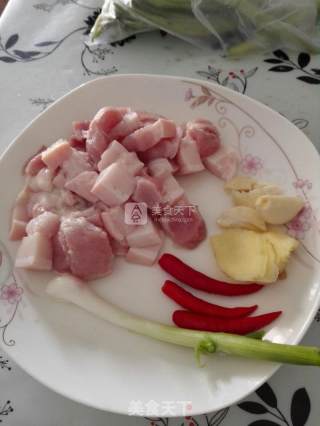 腐竹烧五花肉的做法步骤：2