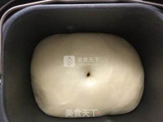 好吃的不要不要的豆沙三角包的做法步骤：2