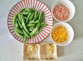 虾仁玉米炒甜豆的做法步骤：1