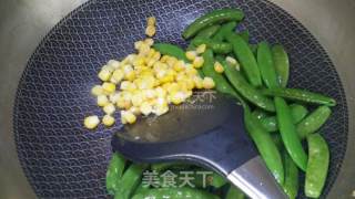 虾仁玉米炒甜豆的做法步骤：6
