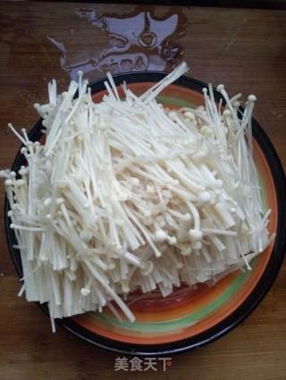 培根金针菇卷的做法步骤：1