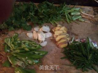 红烧罗非鱼的做法步骤：2
