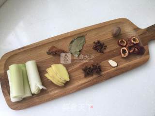 牛肉炖土豆的做法步骤：1