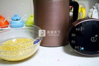 猪蹄莲藕芦笋汤的做法步骤：1