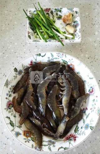 红烧基围虾的做法步骤：1