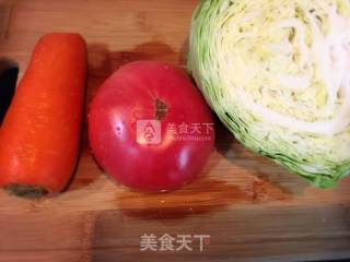 番茄鲜蔬汤的做法步骤：1