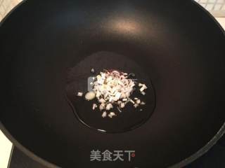 西红柿炒菜花的做法步骤：1