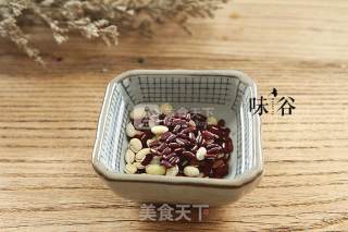 双豆土茯苓猪骨汤的做法步骤：2