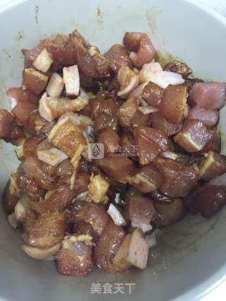 小炖肉葱油面的做法步骤：1