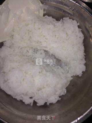 牛油果蛋炒饭的做法步骤：3