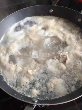牛肉粉丝汤的做法步骤：2