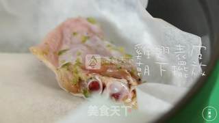 一厨作珐琅铸铁锅之简单美味的香柚胡椒烟熏鸡翅的做法步骤：7