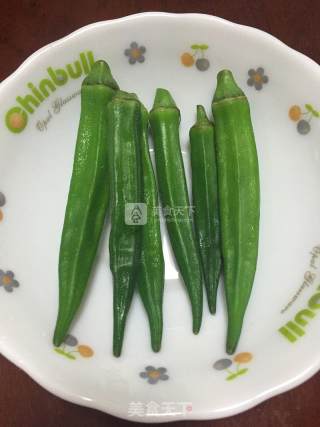 宝宝版秋葵炒蛋的做法步骤：1