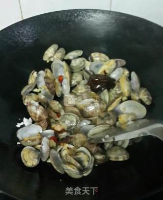 酱爆花甲的做法步骤：5