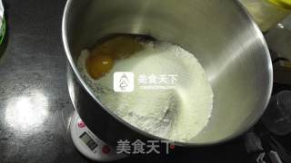 热狗海盐芝士面包的做法步骤：2