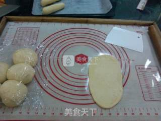 葱香火腿小面包的做法步骤：2