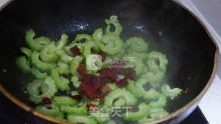苦瓜炒鸡蛋的做法步骤：6
