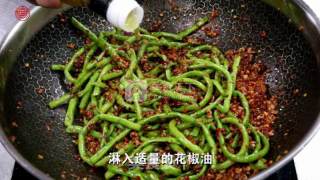 香气逼人的【蒜香肉末豆角】的做法步骤：6