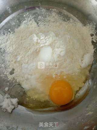 香肠葱花面包的做法步骤：2