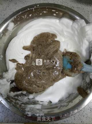 黑芝麻味蒸蛋糕的做法步骤：10