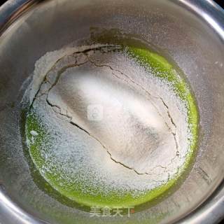 菠菜戚风蛋糕的做法步骤：5