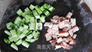 淮山青瓜炒卤肉的做法步骤：1