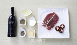 【食在Fastee】黑椒红酒菲力牛扒配小香菇（烧烤）的做法步骤：1
