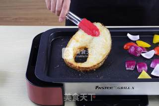 【食在Fastee】金蒜香煎银鳕鱼配洋葱（烧烤）的做法步骤：3