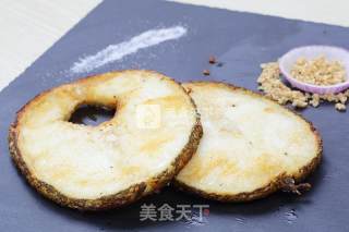 【食在Fastee】金蒜香煎银鳕鱼配洋葱（烧烤）的做法步骤：5