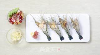 【食在Fastee】芝士焗大虾配沙律（烧烤）的做法步骤：1