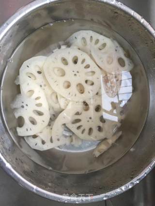 素炸藕片的做法步骤：2