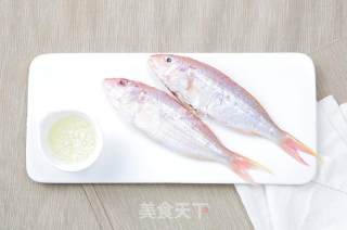 【食在Fastee】蒜汁干烧红三鱼的做法步骤：1