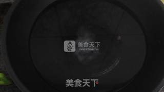 简单可口——虾仁番茄意面的做法步骤：1