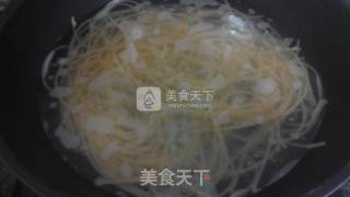简单可口——虾仁番茄意面的做法步骤：2