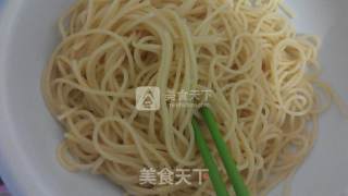 简单可口——虾仁番茄意面的做法步骤：3